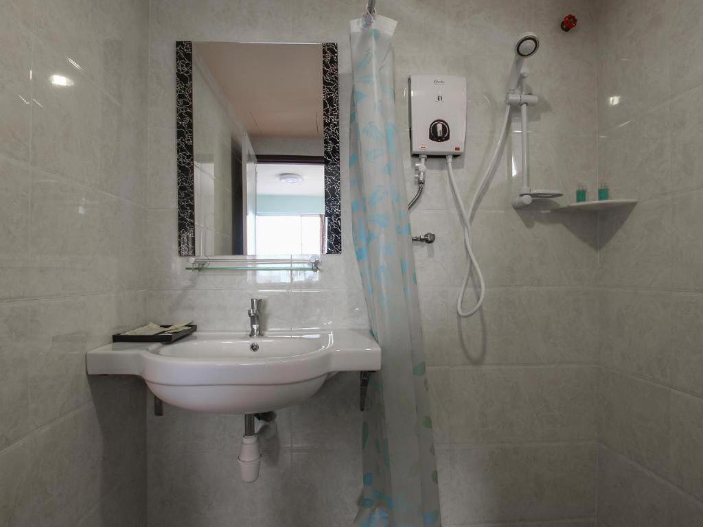 Hotel Zamburger Grand City Malacca Exteriör bild